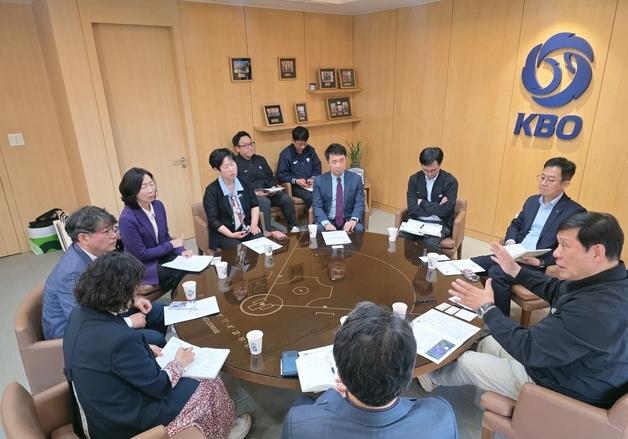 충북도·청주시, 허구연 KBO 총재 면담…퓨처스리그 참가 의지 전달