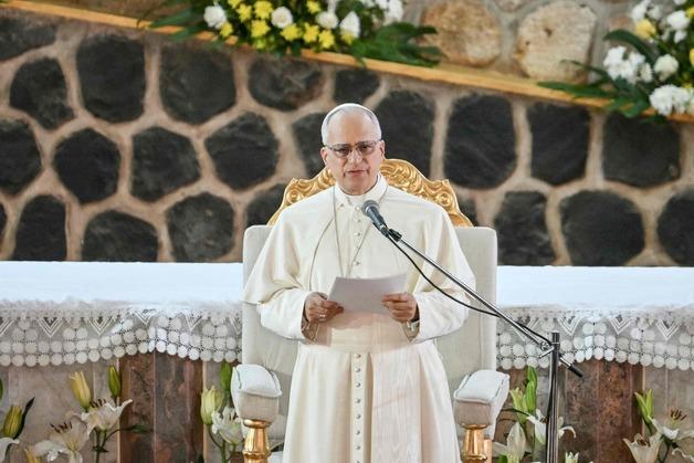 물러서지 않는 교황 "몇몇 폭군에 세계 황폐해져…종교 악용 안돼"