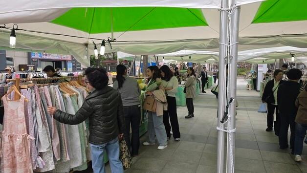 "힘들지만 함께 버텨야죠"…中企 동행축제 현장엔 따뜻한 발길[르포]