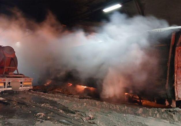 평택제천고속도 터널서 트레일러가 화물차 추돌·화재…1명 경상