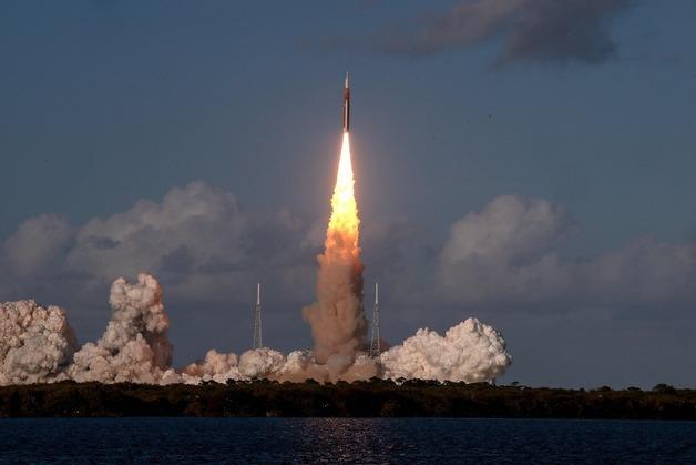 "달 뒷면, 58년 만에 사람이 직접 본다"…아르테미스2호 새 도전