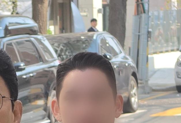 '편입·취업 특혜' 김병기 차남 경찰 출석…金 본인도 오늘 소환