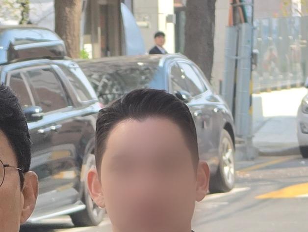 '편입·취업 특혜' 김병기 차남 경찰 출석…金 본인도 오늘 소환