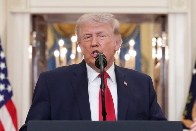 트럼프 "2~3주 이란 강하게 타격…매우 신속히 끝낼 것"