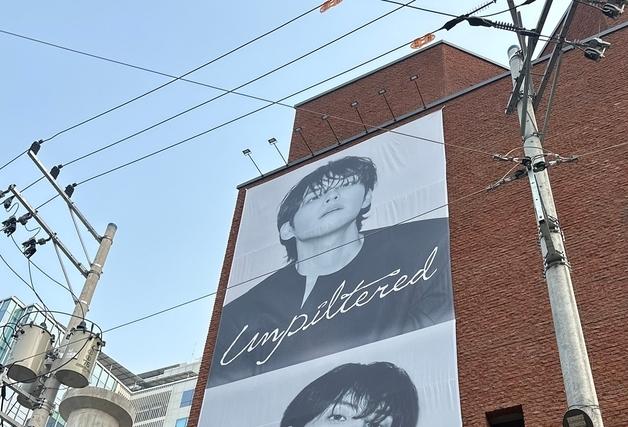 원필, 솔로 신보 차트 1위 석권…글로벌 리스너 호평