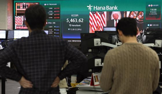 삼전·SK하닉 3%대 하락…트럼프 연설 후 종전 기대 꺾여[핫종목]