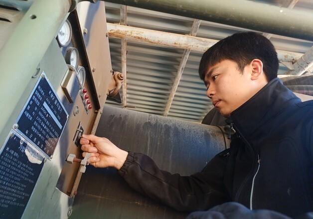 "잡아라" 女 소리에…몰카범 도주로 막은 군무원, 증거 인멸도 차단 