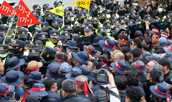 화물연대 노조-경찰 충돌