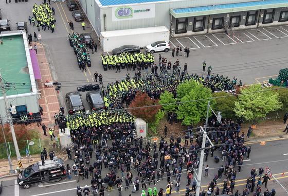 김영훈 "자영업자도 종속되면 노동자"…화물연대 '노봉법' 적용 여지 시사