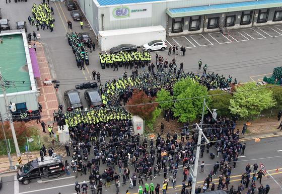김영훈 "자영업자도 종속되면 노동자"…화물연대 '노봉법' 적용 여지 시사