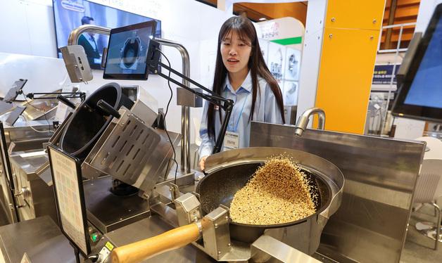 무거운 웍요리도 자동화