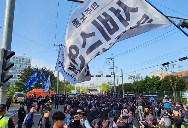 화물연대, 진주CU물류센터 앞 오후 3시부터 6000여명 집회