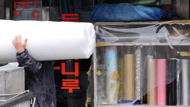 '원유 88%·나프타 46%↑' 수입물가 쇼크…소비자물가 '도미노 인상' 예고