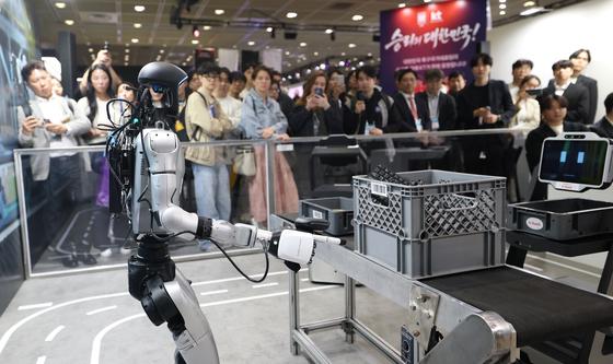 산업 현장 누비는 휴머노이드 로봇