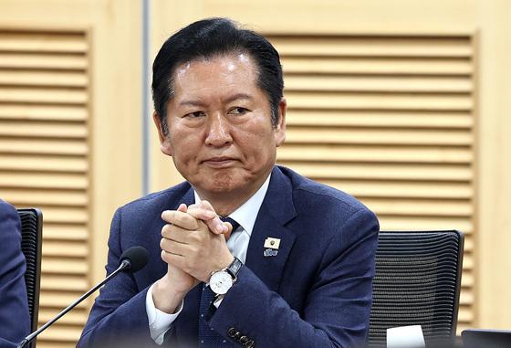 정청래, 12일째 단식 후 병원 이송 '안호영 병문안'