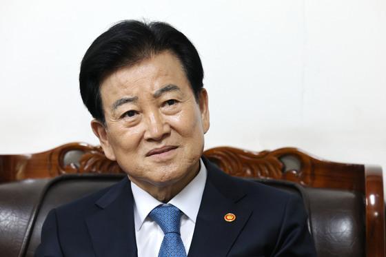 北 축구단 방남 당일에도…통일부 "정동영 경기 관람 검토 중"