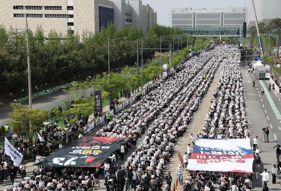 '4만명 집결' 삼성전자 노조, 5월 총파업 수순…'글로벌 재앙' 우려