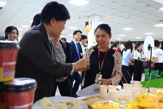 베트남 누비는 K-푸드…송미령 장관, 외식·급식 채널 수출 확대 '총력'