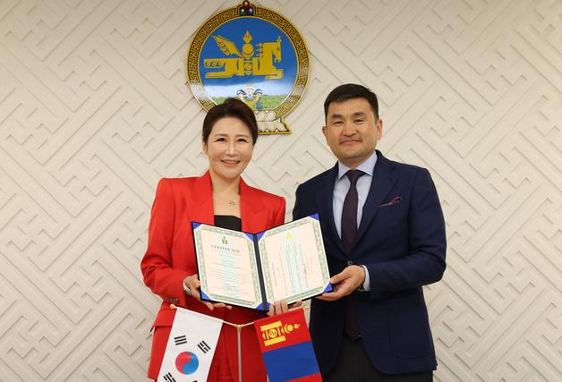 안주은 연출가, 몽골 최초 외국인 문화대사 임명