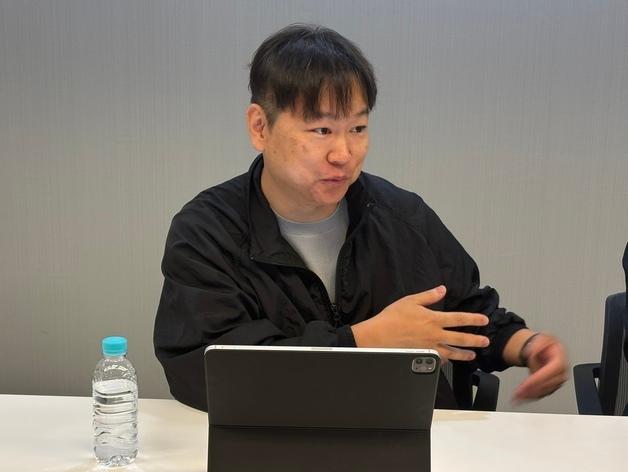 혼자서 '지우학' 그린 주동근 "스튜디오와 경쟁하려면 AI 필요"