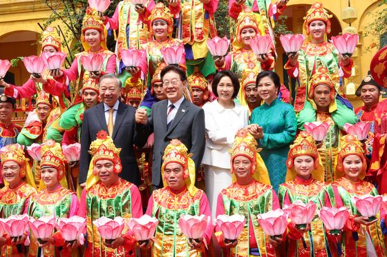 [뉴스1 PICK] 李대통령, 또 럼 서기장과 ‘탕롱황성’서 친교…베트남 순방 마무리