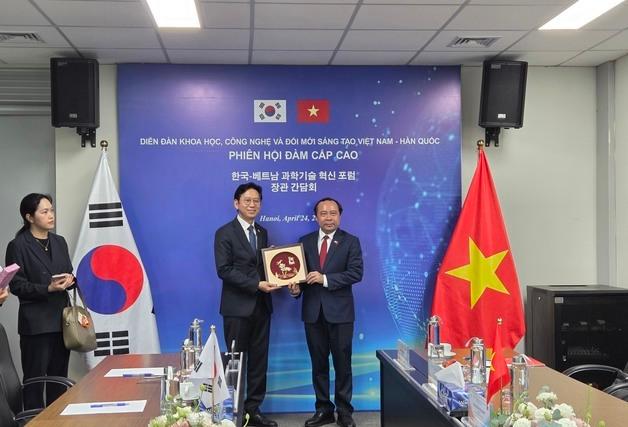 한-베트남, AI·양자·우주 협력 넓힌다…MOU 10건 체결