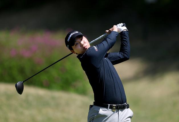 '무명 반란' 최찬, KPGA 우리금융 챔피언십 2R 단독 선두 도약