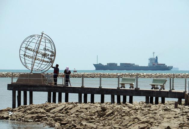 "말라카 해협도 통행료?"…인도네시아 장관 발언 논란에 서둘러 진화