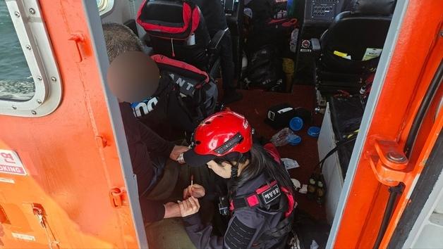 울산 방어진 해상서 모터보트 타다 물에 빠진 50대 구조