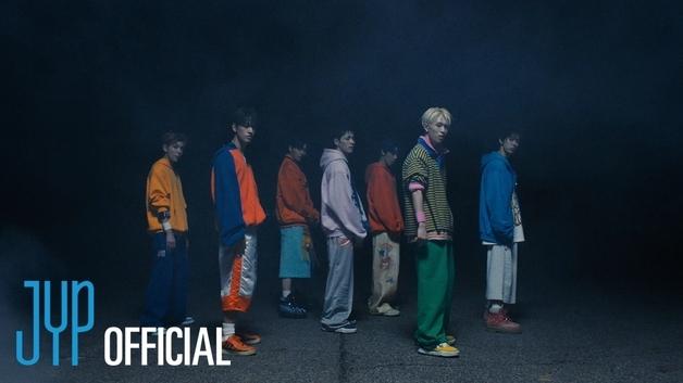 넥스지, 신곡 '음츠크' MV 티저 공개…유쾌 퍼포먼스
