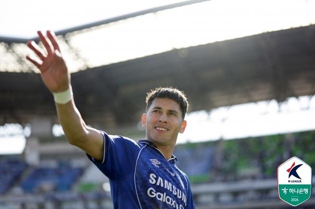 K리그2 수원, 선두 부산 3-2 격파…후반 59분 헤이스 PK 결승골