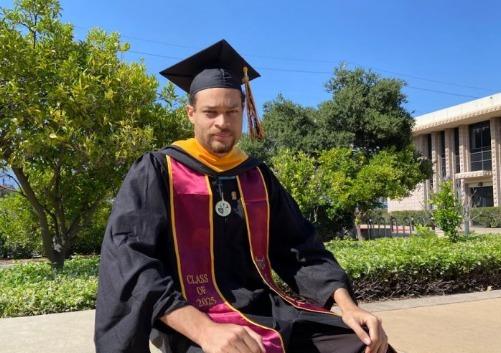 백악관 행사 총격범, 명문대 출신 캘리포니아 교사·게임 개발자였다