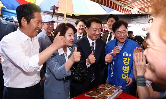 하남 덕풍시장 찾은 정청래·추미애·이광재·강병덕