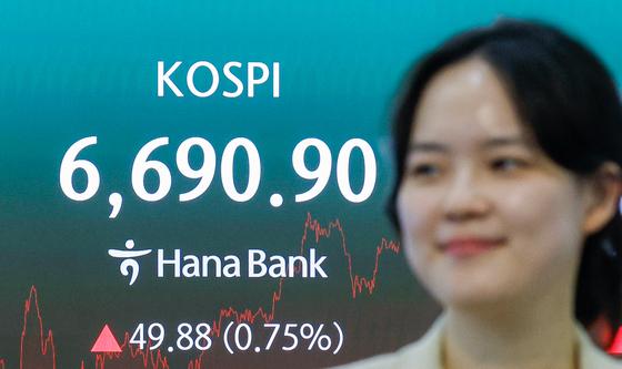 코스피, 6690.9로 사상 최고치 마감