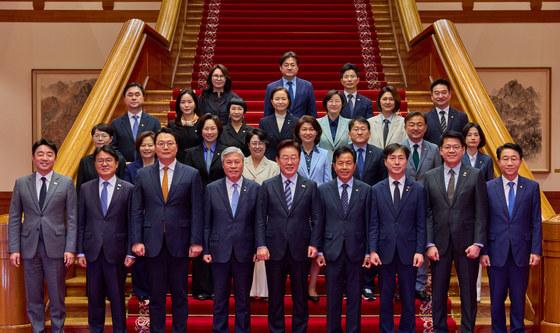 이재명 대통령, 비교섭단체·무소속 의원 초청 간담회