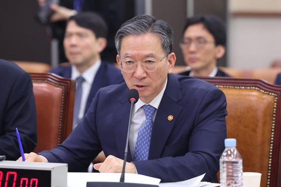 정성호 "검찰권 남용 위법, 불법 무게에 걸맞은 책임 지우겠다"