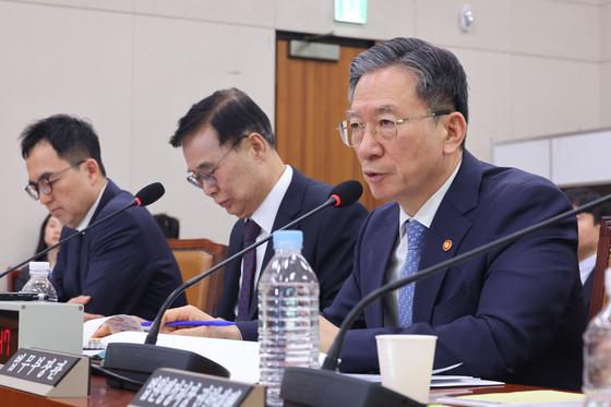 '쌍방울 보고' 국조특위 13시간만에 종료…정성호 "조작기소 근절"