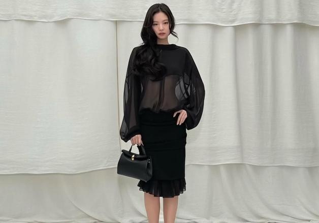 제니, 파격 시스루 의상…언더붑 스타일로 섹시미 과시 [N샷]