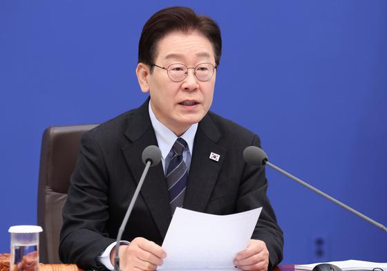 李대통령 "오목 좀 둔다고 명인전 훈수하는 분들, 판에 엎어지면 안돼"