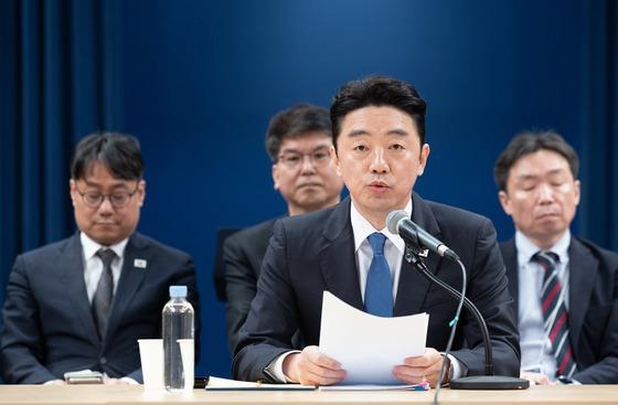 '원유·나프타 확보' 중동 특사 강훈식 귀국…성과는 추후 브리핑