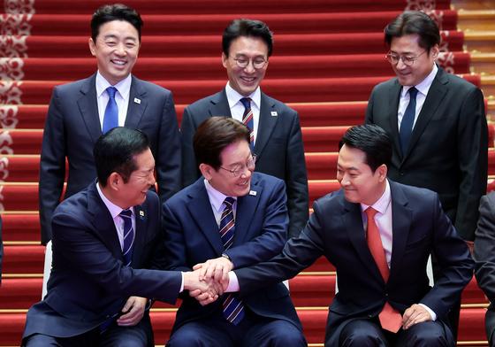 [뉴스1 PICK]李대통령, 여야 지도부 회담…"대한민국 큰 위기, 내부 단합 중요"