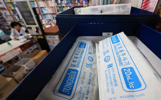 "수액팩 3개월·주사기 1개월 재고…과도한 불안 말아야"