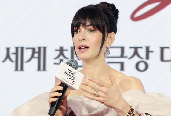 앤 해서웨이도 "10년간 실명" 고백…'젊은 백내장' 경고등