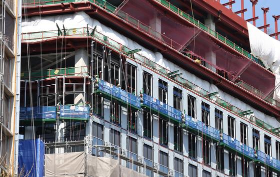 버티던 건설업계, 인력 줄이고 문 닫는다…구조조정 현실화