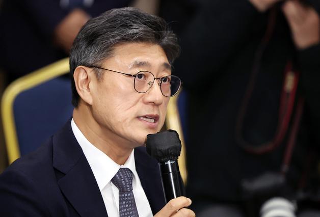 SKT, 日 NTT와 7600억 'AI 펀드' 만든다…생태계 확장 '맞손'