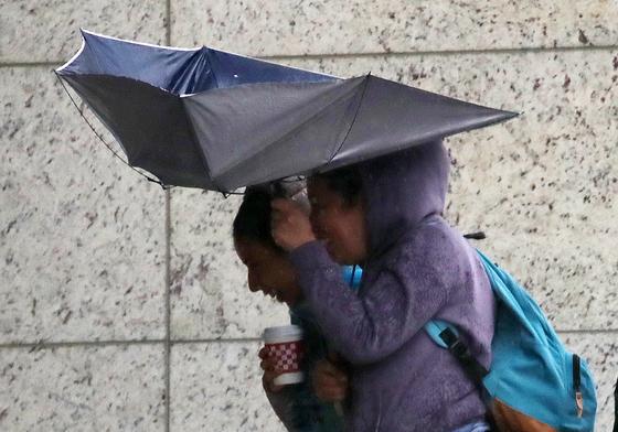 울산 울주군에 강풍주의보 발효…울산 앞바다엔 풍랑주의보