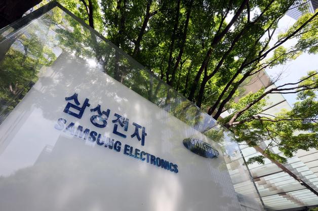 삼성전자, 7세대 HBM4E 세계 첫 공급…차세대 AI 메모리 주도권 확대