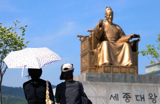 서울 '31도' 초여름 더위…전라·경남내륙 오후 소나기[오늘날씨]