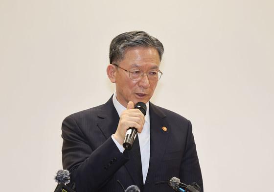 '박상용 검사 직무정지' 정성호 장관 직권남용 혐의로 고발당해