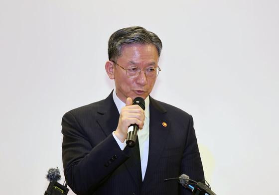 정성호 장관 "박상용 검사 징계, 국민 눈높이 맞게 처분할 것"